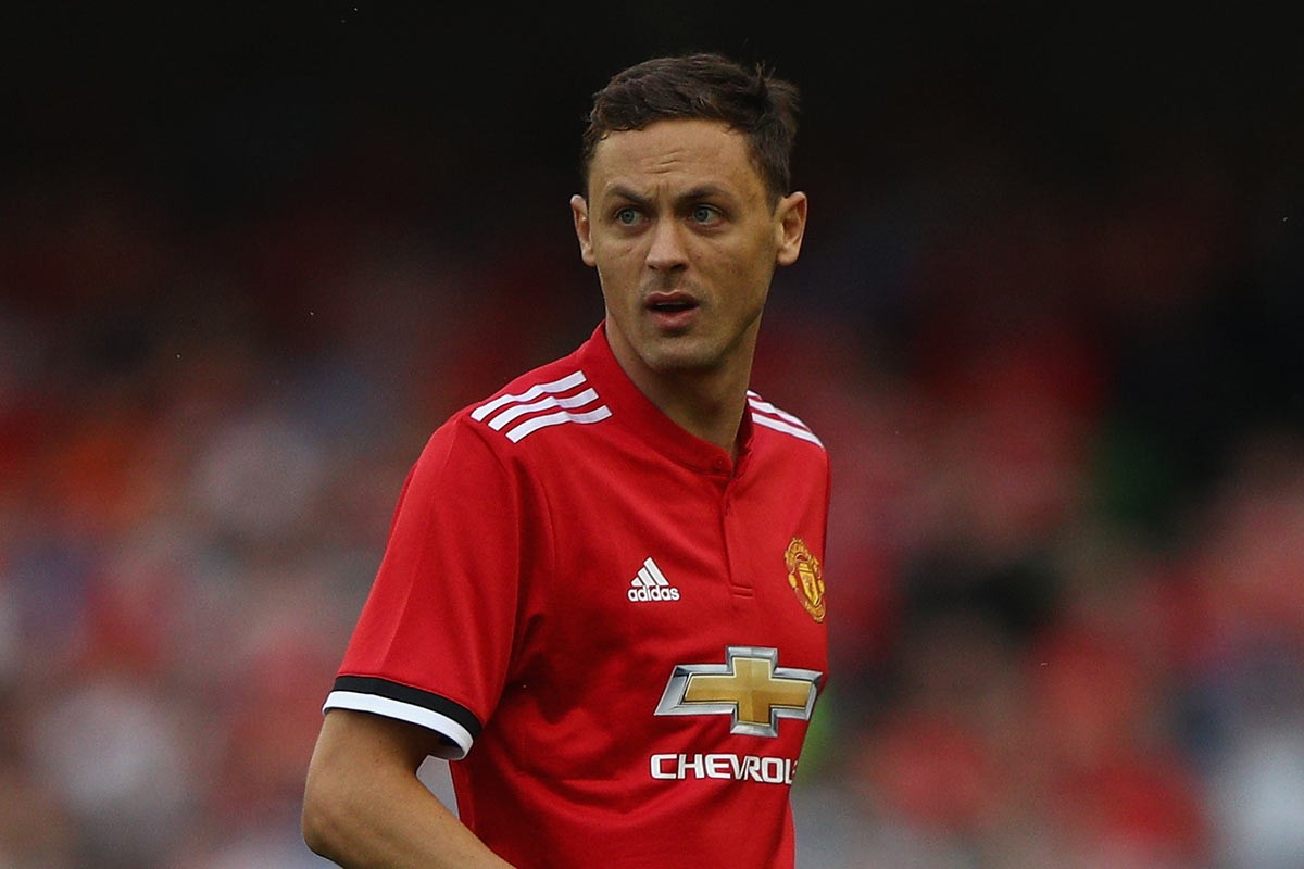 在他效力期 在他效力期